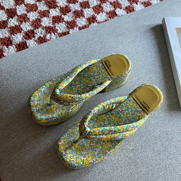 Thong Platform Heels | Jeffrey Campbell - Picture 2 of 5